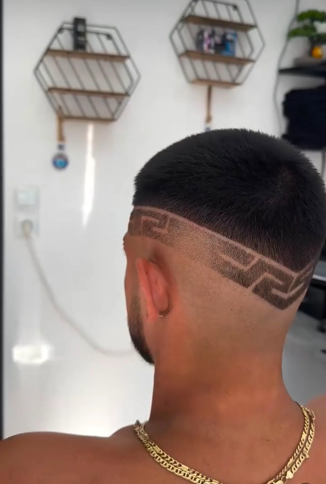 Geometric detailing in a Fade O’Clock haircut